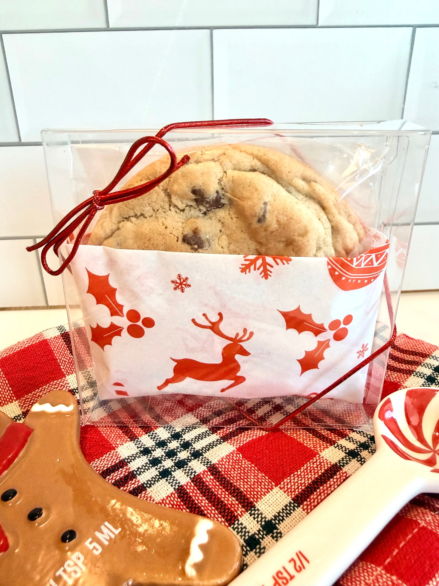 Red and White Christmas Design 8" x 8" Food Safe Greaseproof Paper